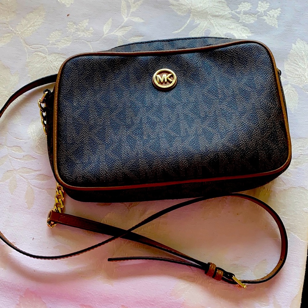 Michael kors crossbody